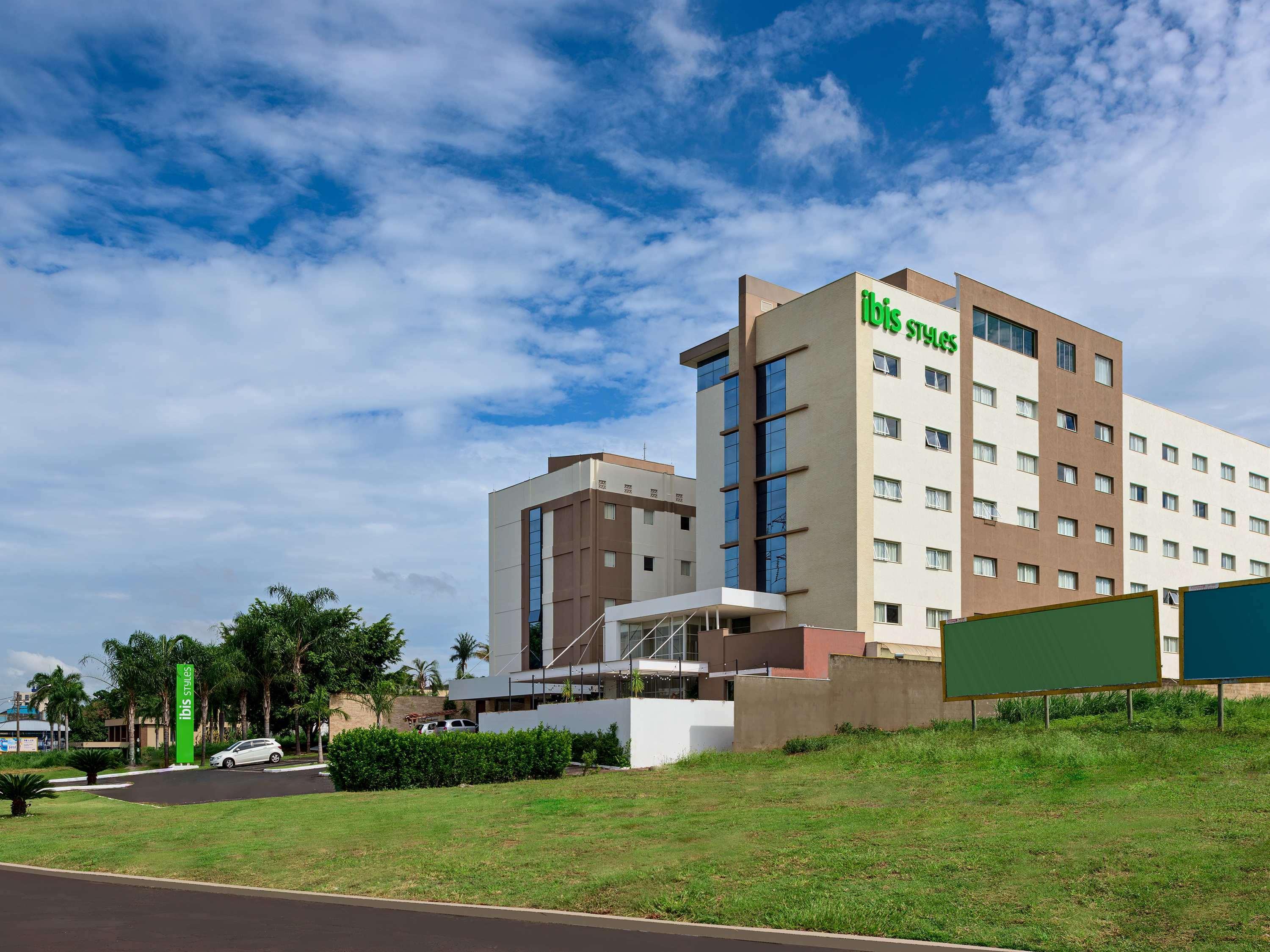 ホテル Ibis Styles Ribeirao Preto Maurilio Biagi エクステリア 写真