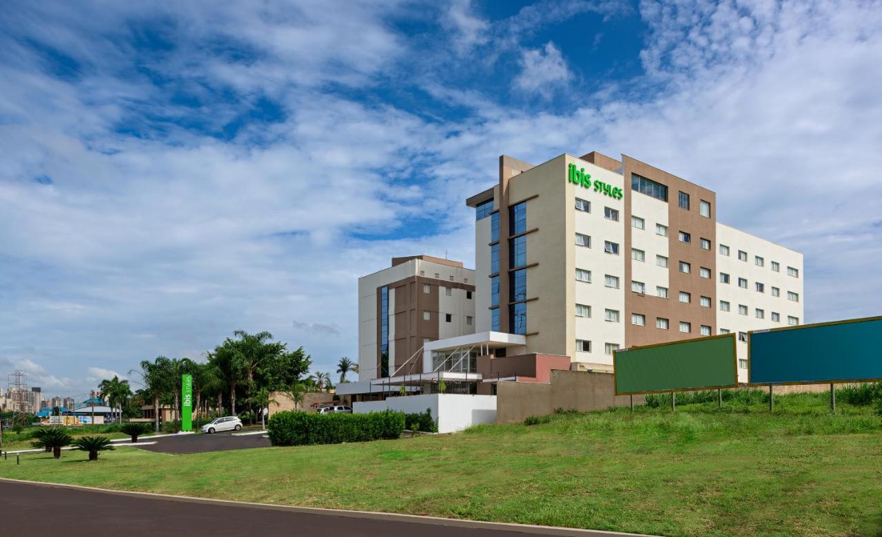 ホテル Ibis Styles Ribeirao Preto Maurilio Biagi エクステリア 写真